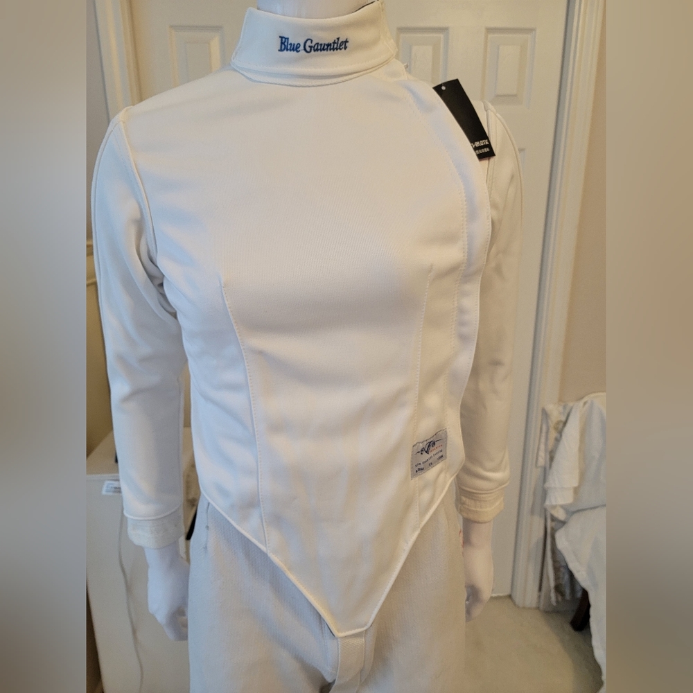 NWT Blue Gauntlet Women's Stretch RH Fencing Jacket, Size Women's 38, 350NW